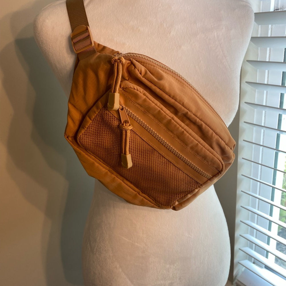 Wild Fable Tan Crossbody Bag with Adjustable Straps